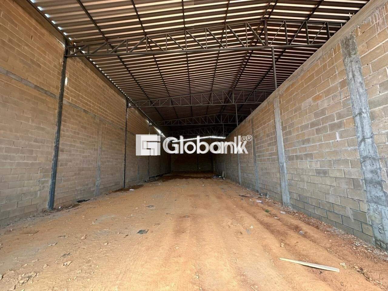 Galpão para aluguel Independência 360m² Montes Claros MG: 