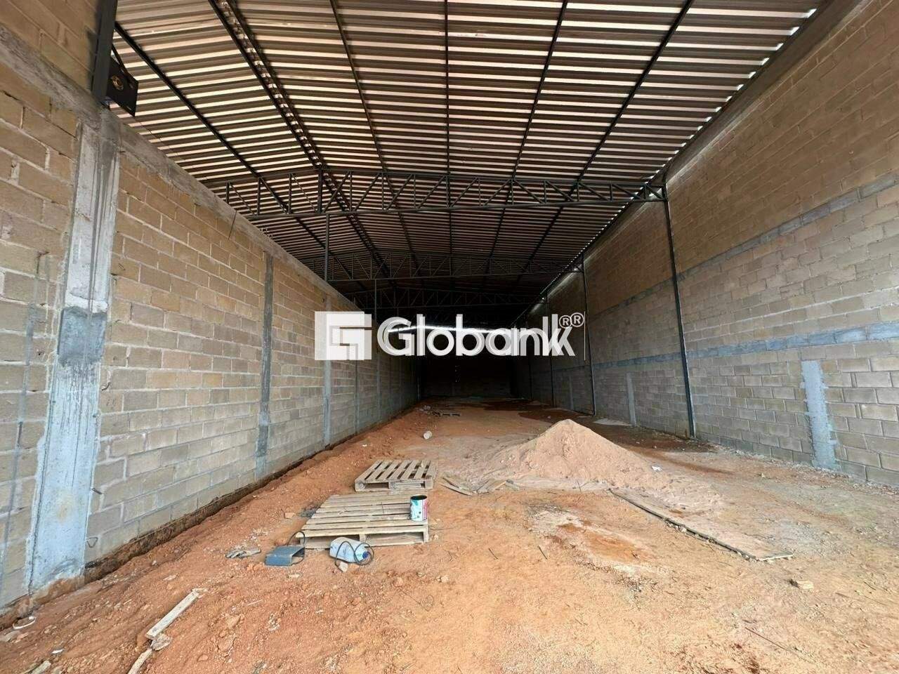 Galpão para aluguel Independência 360m² Montes Claros MG: 