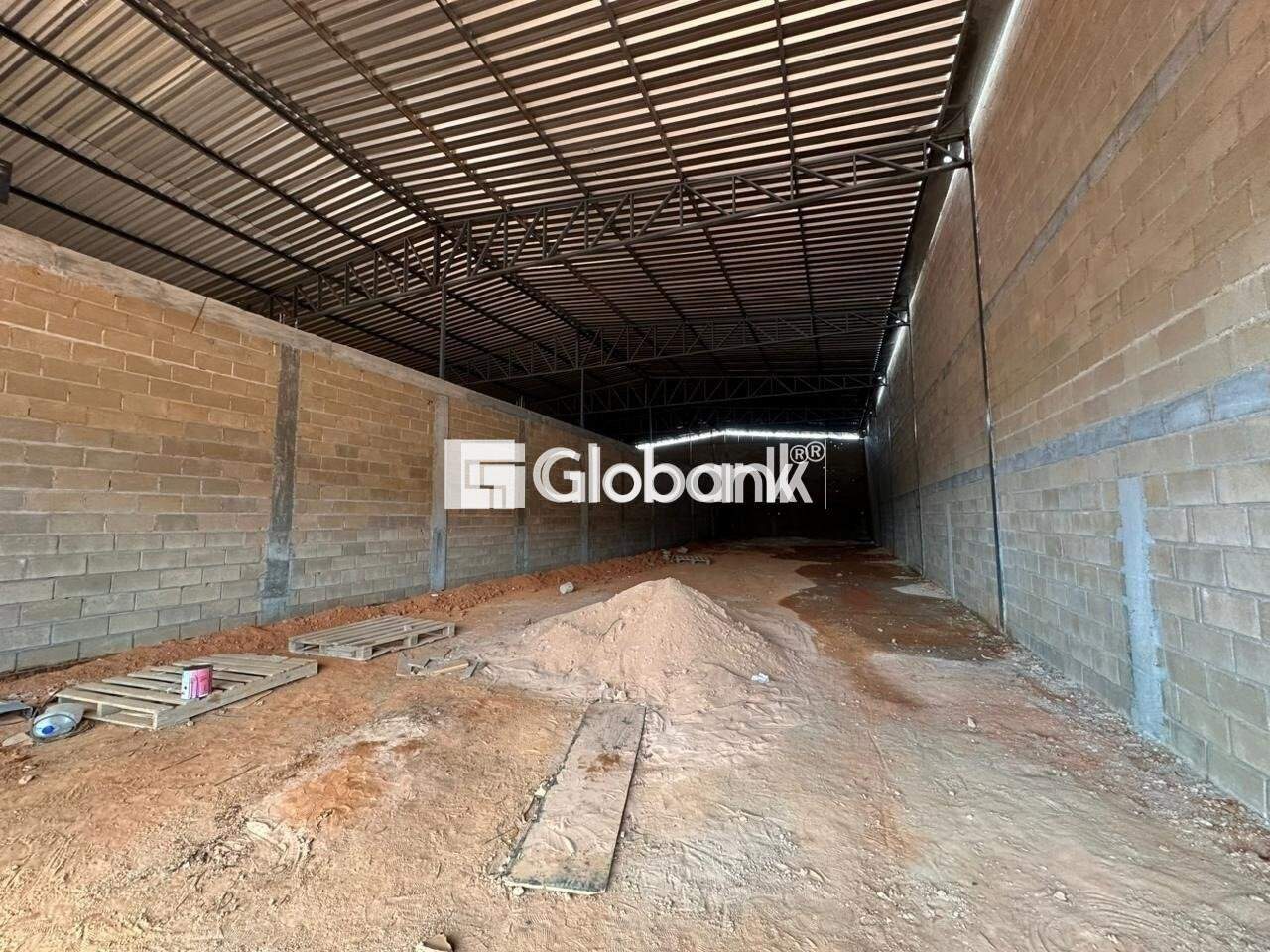 Galpão para aluguel Independência 345m² Montes Claros MG: 