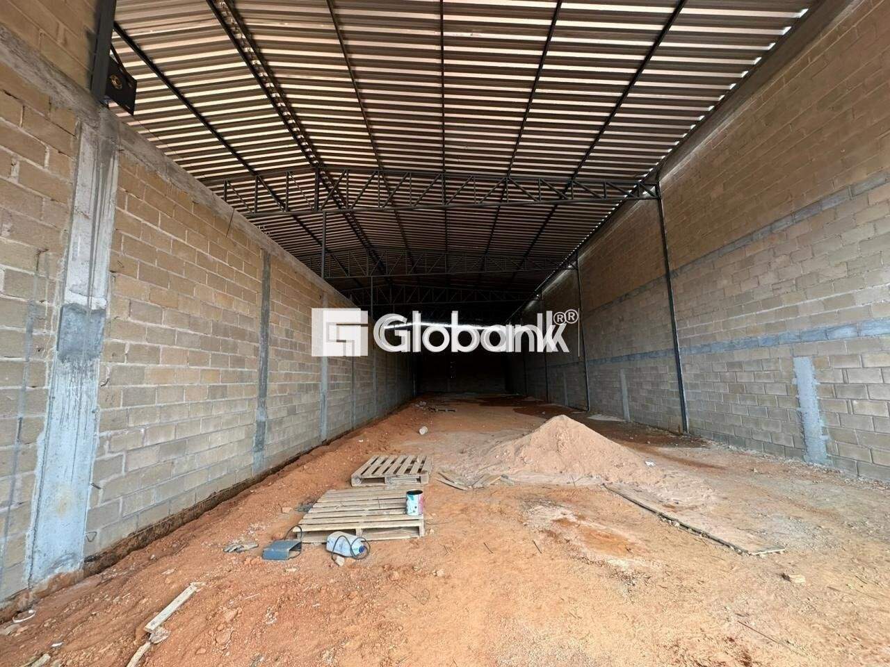 Galpão para aluguel Independência 345m² Montes Claros MG: 