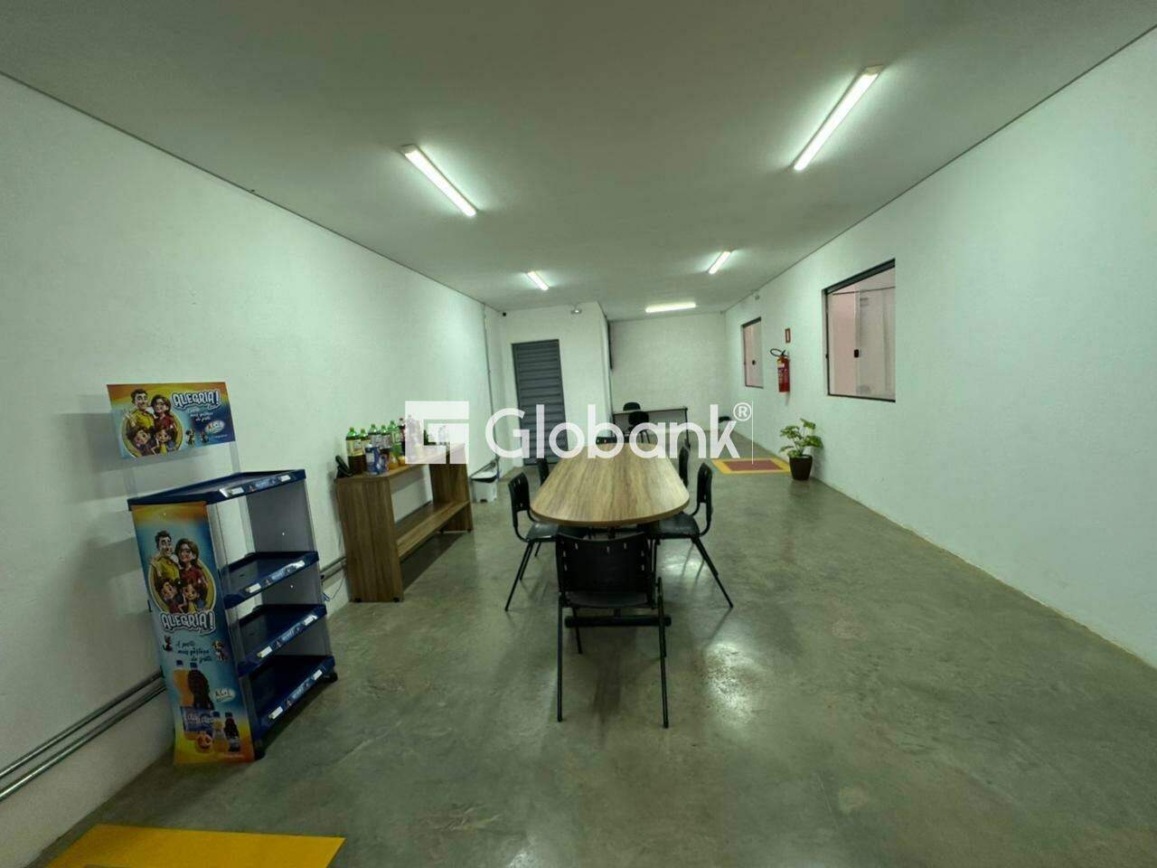 Galpão para aluguel Jardim Primavera 750m² Montes Claros MG: