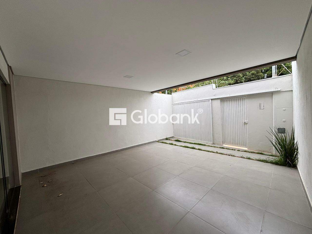 Casa 3 quartos para aluguel Monte Alegre 94m² Montes Claros MG: Garagem