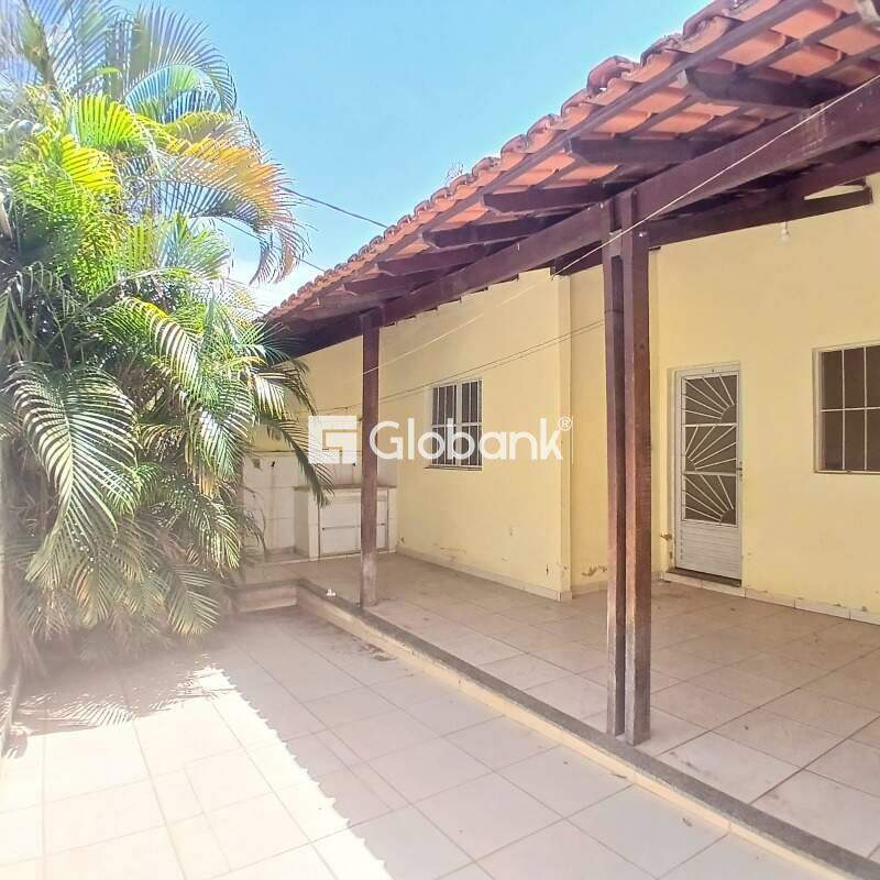 Casa 4 quartos à venda Vila Guilhermina 63m² Montes Claros MG: 