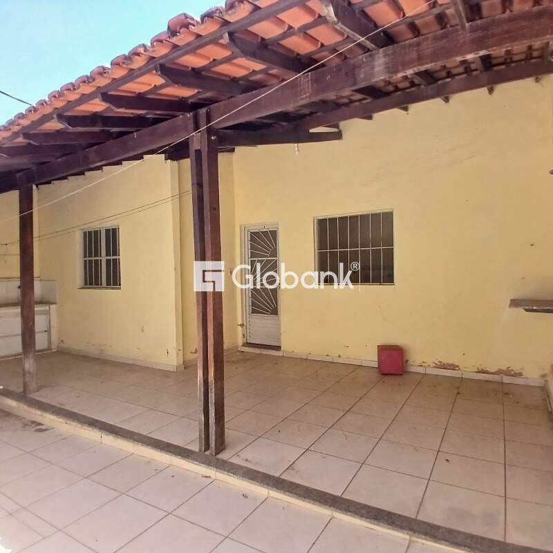 Casa 4 quartos à venda Vila Guilhermina 63m² Montes Claros MG: 
