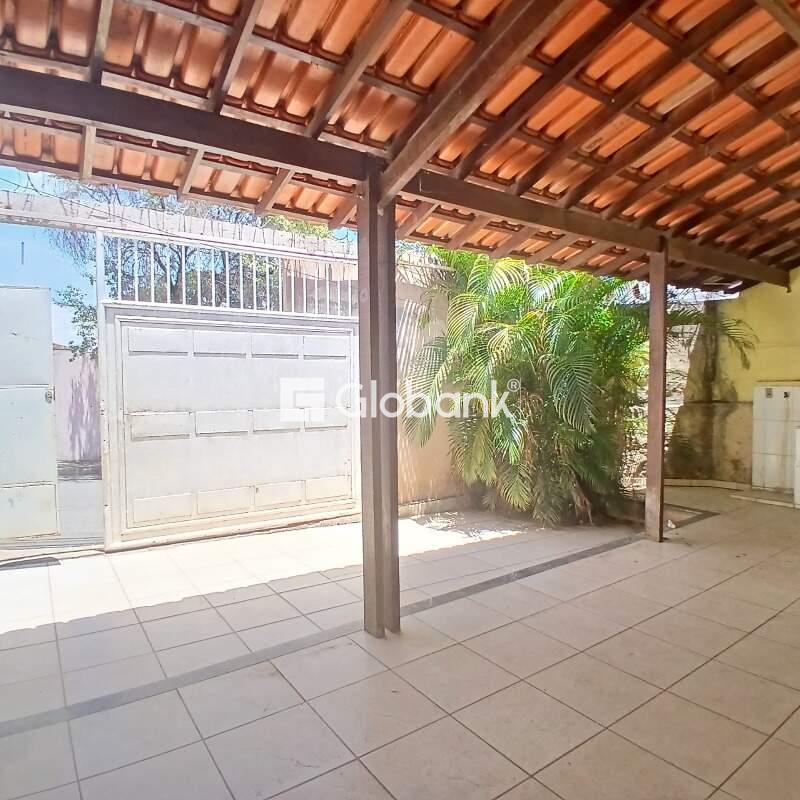 Casa 4 quartos à venda Vila Guilhermina 63m² Montes Claros MG: 