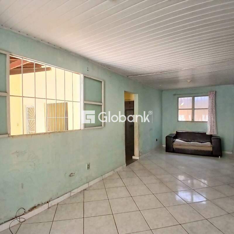 Casa 4 quartos à venda Vila Guilhermina 63m² Montes Claros MG: 