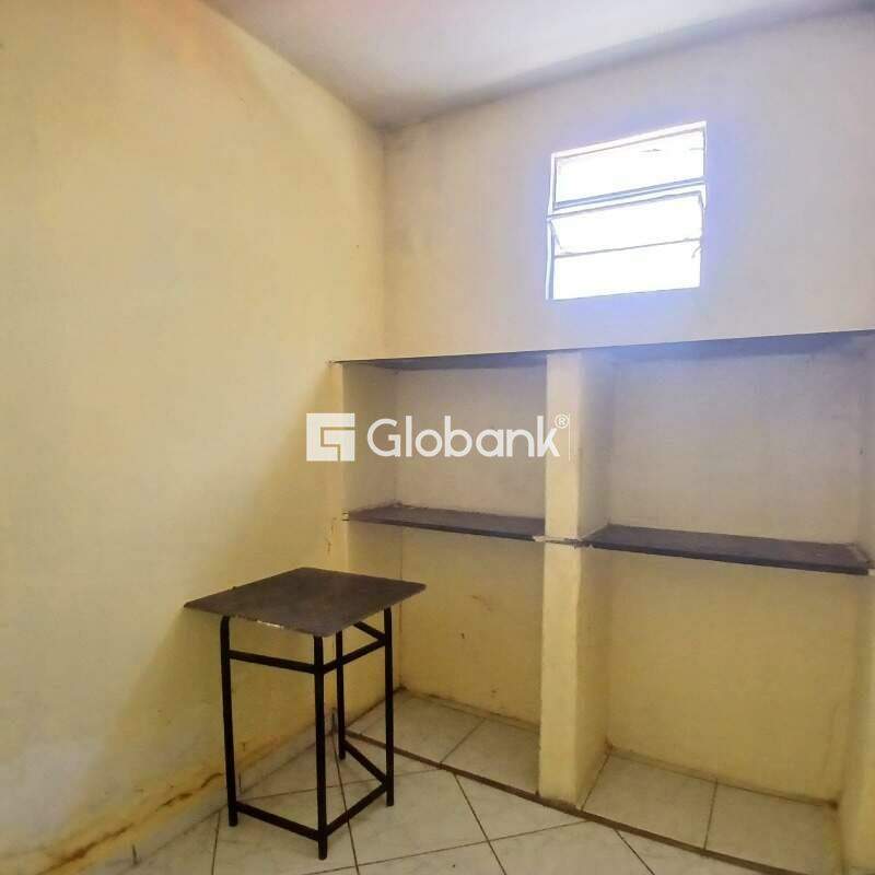 Casa 4 quartos à venda Vila Guilhermina 63m² Montes Claros MG: 