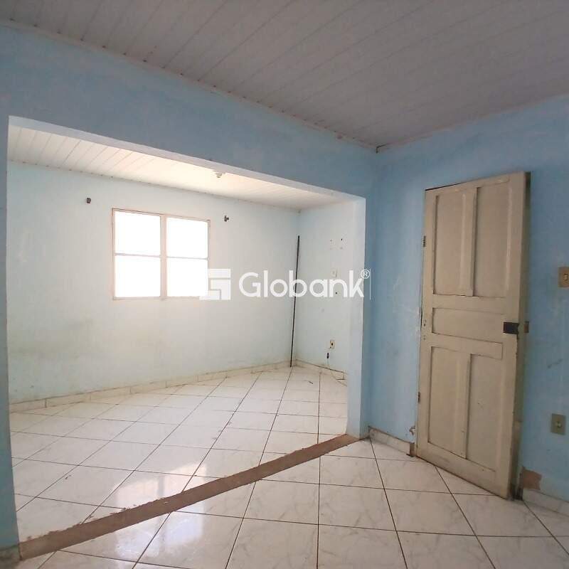 Casa 4 quartos à venda Vila Guilhermina 63m² Montes Claros MG: 