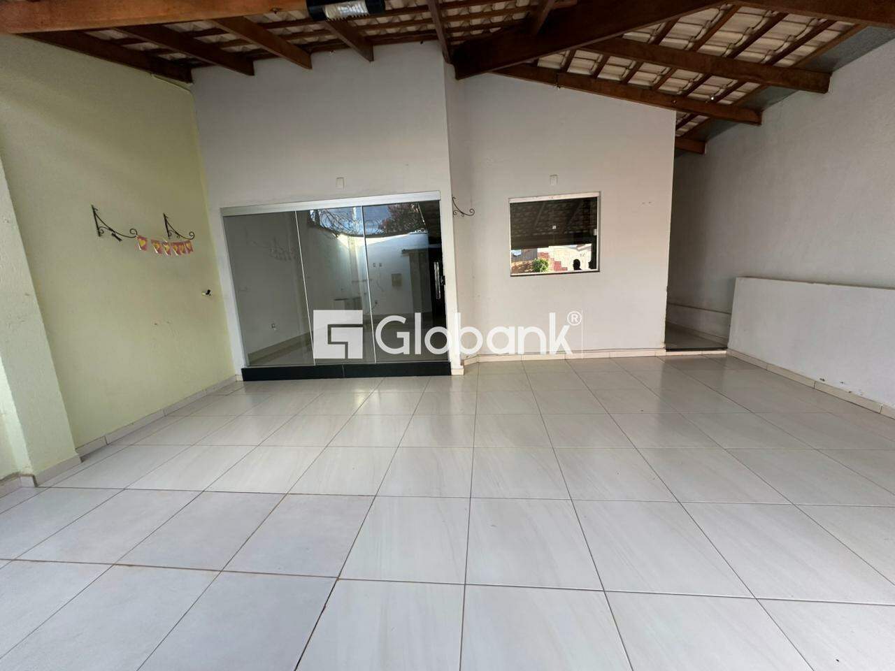 Casa 2 quartos para aluguel Vila Anália 70m² Montes Claros MG: Garagem
