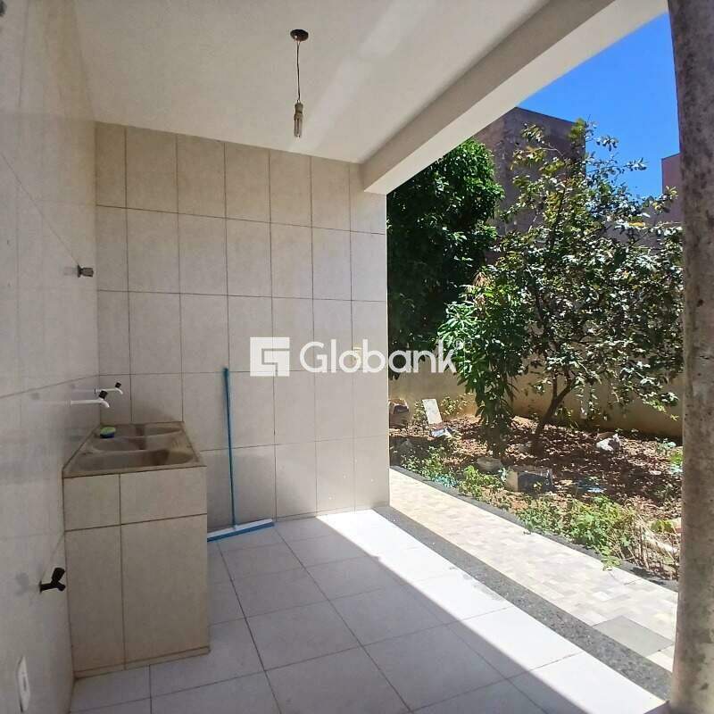 Casa 3 quartos à venda Condomínio Residencial Serrano 85m² Montes Claros MG: 