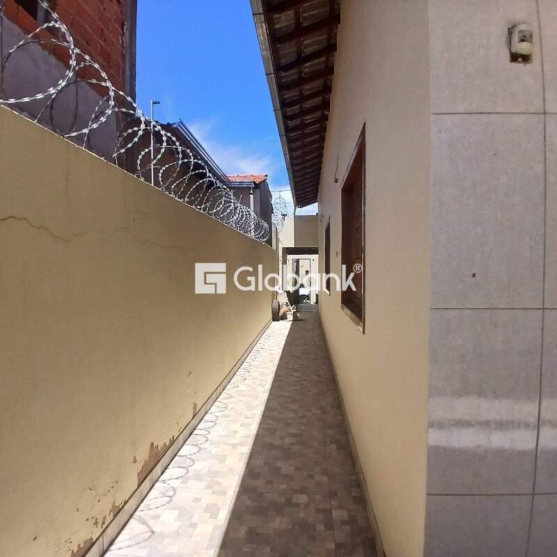 Casa 3 quartos à venda Condomínio Residencial Serrano 85m² Montes Claros MG: 