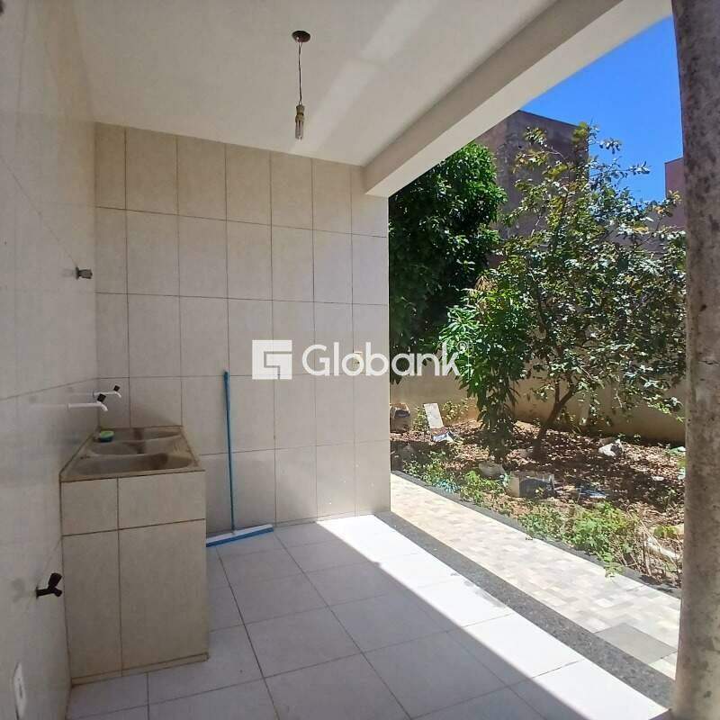 Casa 3 quartos à venda Condomínio Residencial Serrano 85m² Montes Claros MG: 