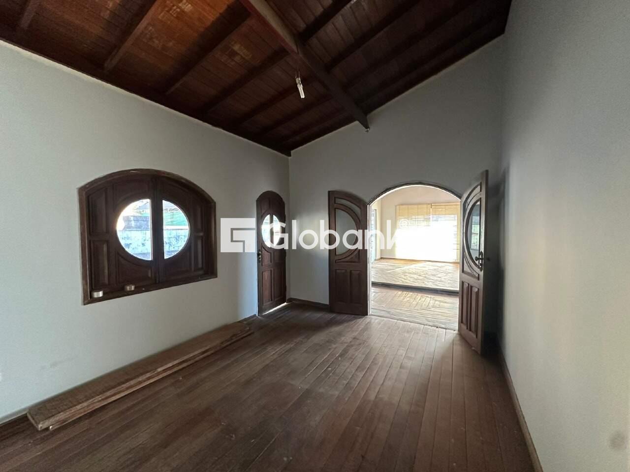 Casa 5 quartos à venda São José 300m² Montes Claros MG: 
