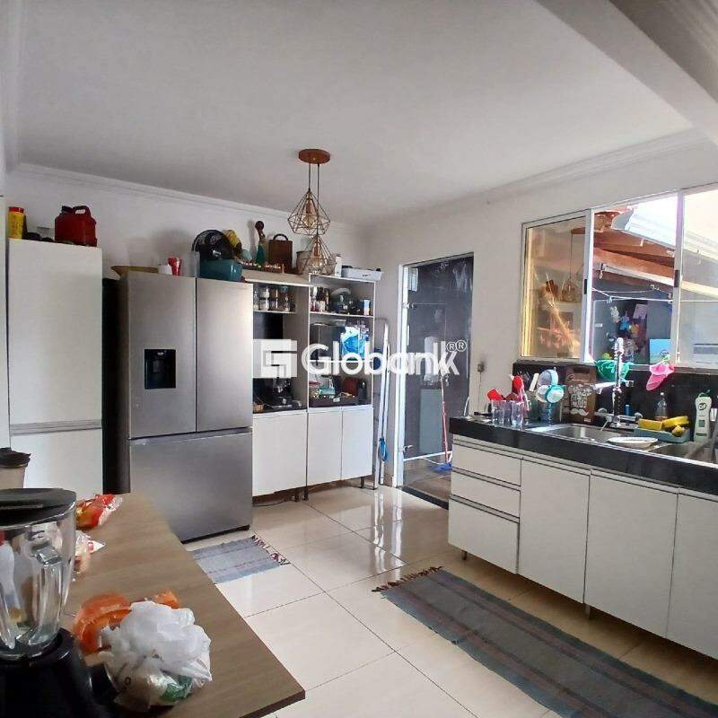 Casa 3 quartos à venda Acácias 90m² Montes Claros MG: 