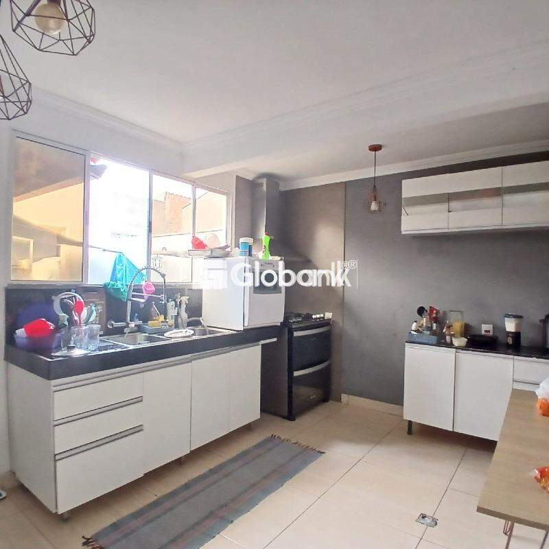 Casa 3 quartos à venda Acácias 90m² Montes Claros MG: 