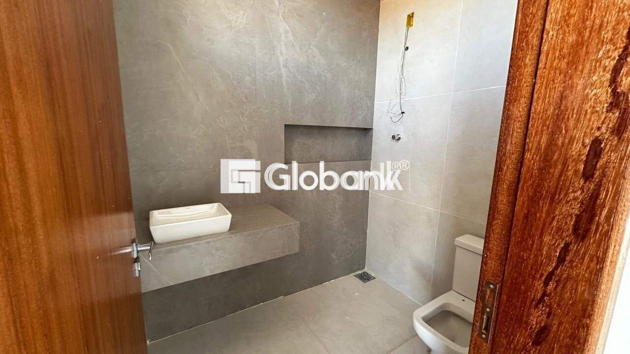 Casa 3 quartos à venda Planalto 101m² Montes Claros MG: 