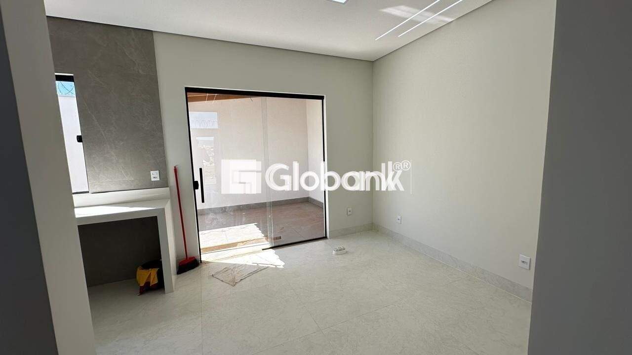 Casa 3 quartos à venda Planalto 101m² Montes Claros MG: 