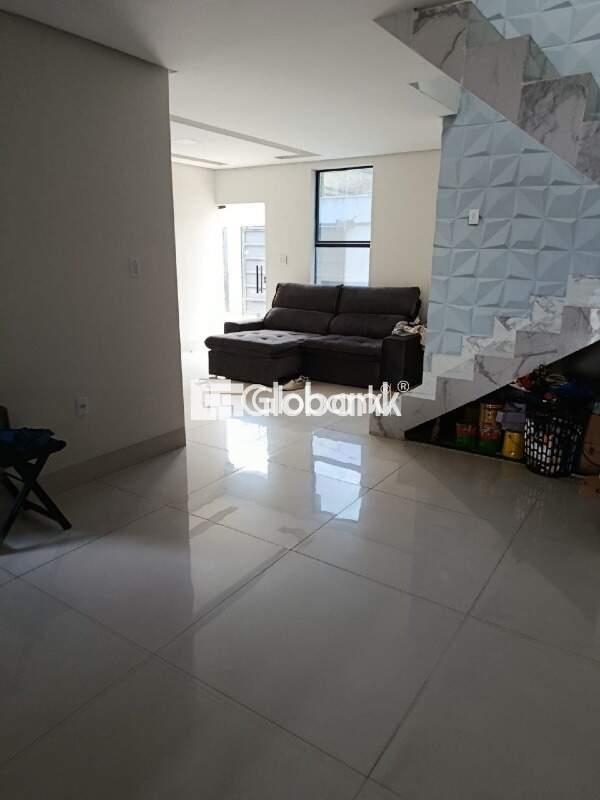 Casa 3 quartos à venda Jaraguá 135m² Montes Claros MG: 