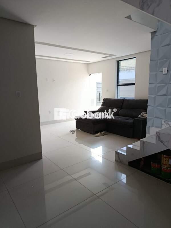 Casa 3 quartos à venda Jaraguá 135m² Montes Claros MG: 