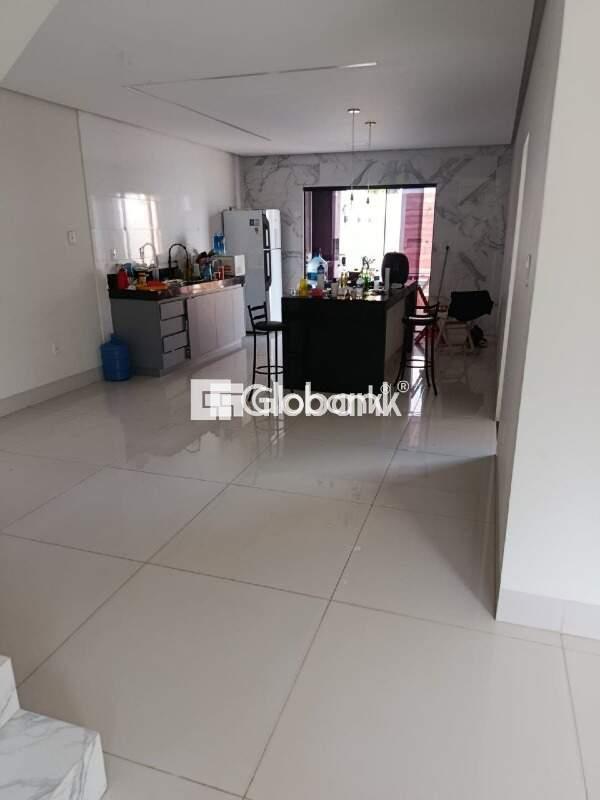 Casa 3 quartos à venda Jaraguá 135m² Montes Claros MG: 