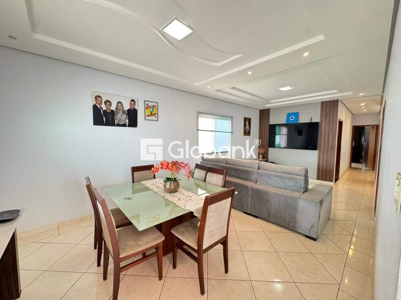 Casa 3 quartos à venda Vila Sumaré 101m² Montes Claros MG: 