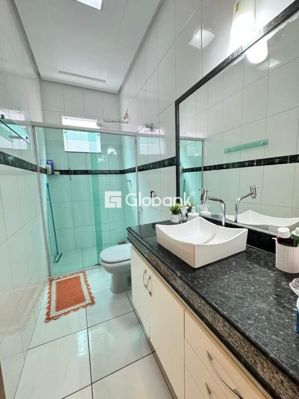 Casa 3 quartos à venda Vila Sumaré 101m² Montes Claros MG: 