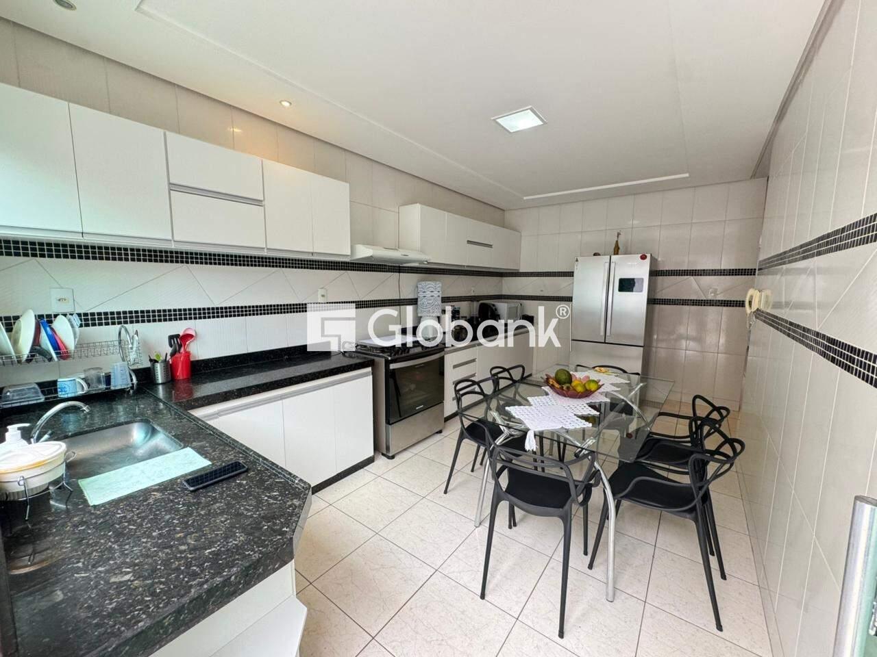 Casa 3 quartos à venda Vila Sumaré 101m² Montes Claros MG: 