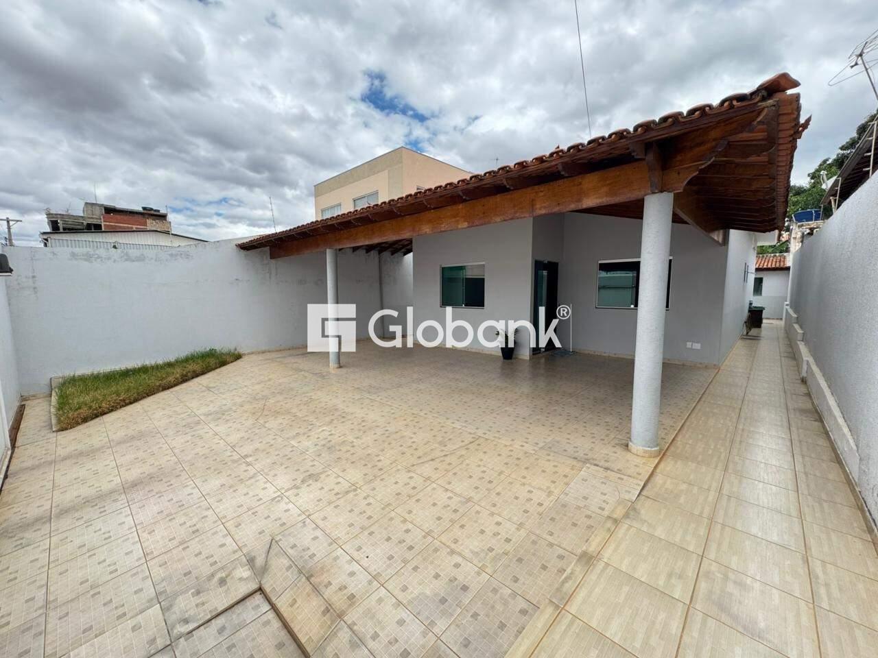 Casa 3 quartos à venda Vila Sumaré 101m² Montes Claros MG: 