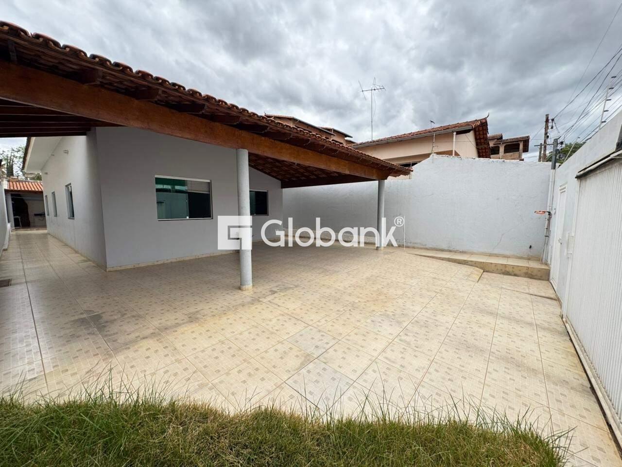Casa 3 quartos à venda Vila Sumaré 101m² Montes Claros MG: 