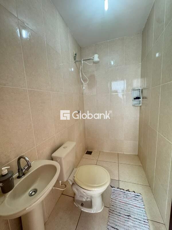 Casa 3 quartos à venda Vila Sumaré 101m² Montes Claros MG: 