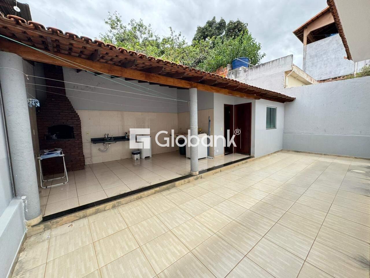 Casa 3 quartos à venda Vila Sumaré 101m² Montes Claros MG: 