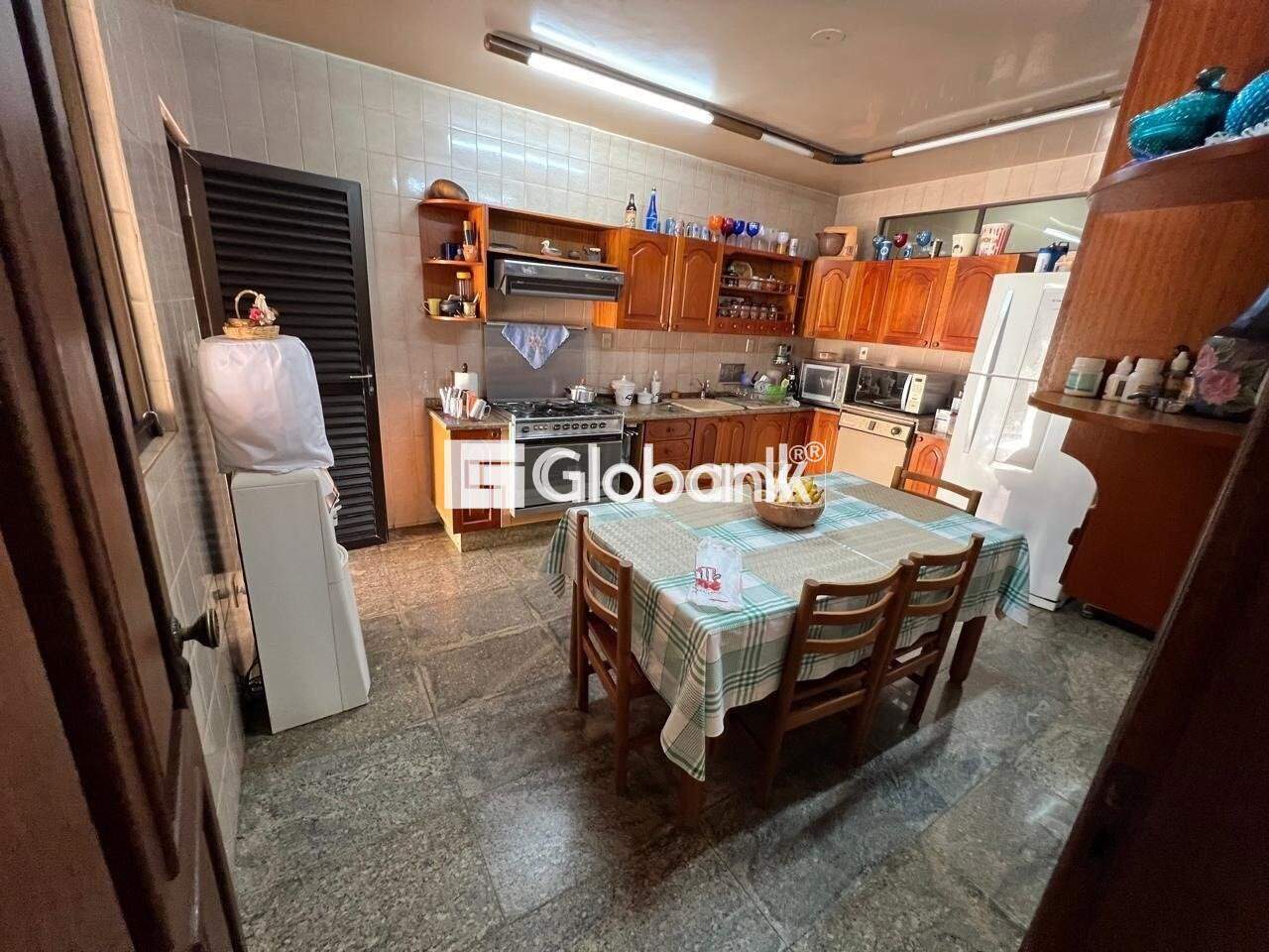 Casa 7 quartos à venda Centro 475m² Montes Claros MG: 