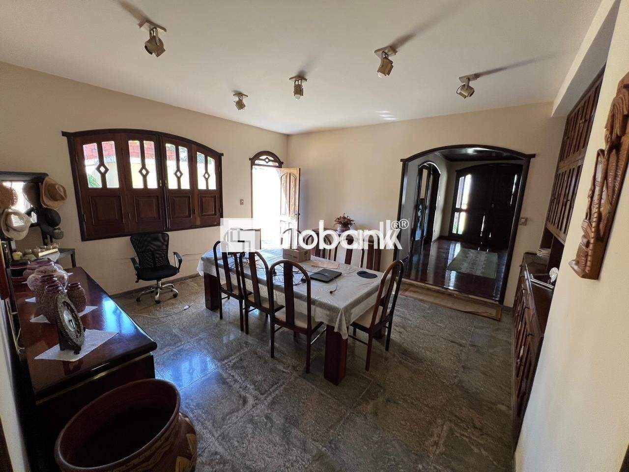 Casa 7 quartos à venda Centro 475m² Montes Claros MG: 