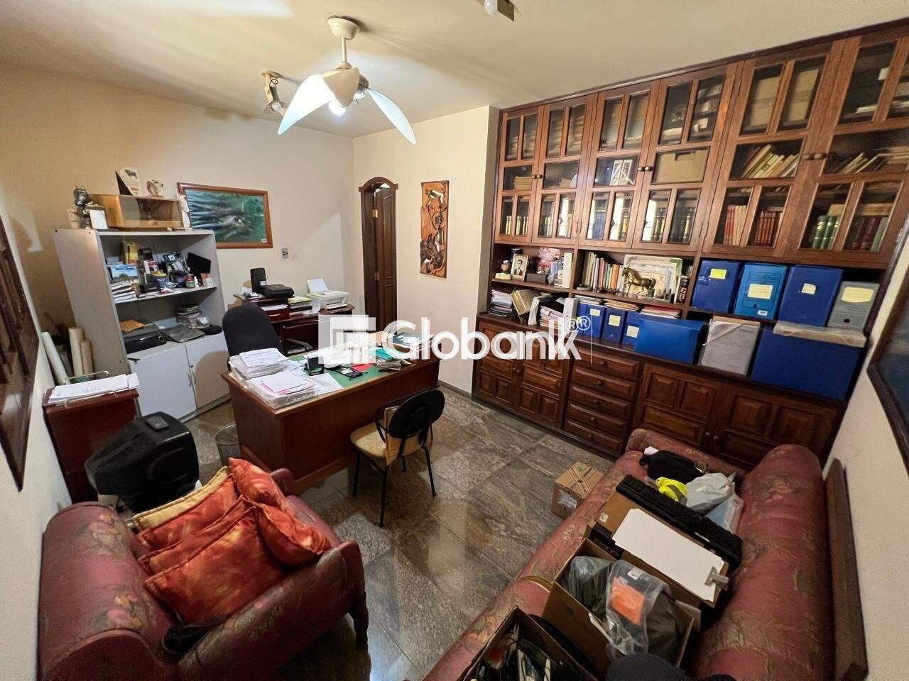 Casa 7 quartos à venda Centro 475m² Montes Claros MG: 