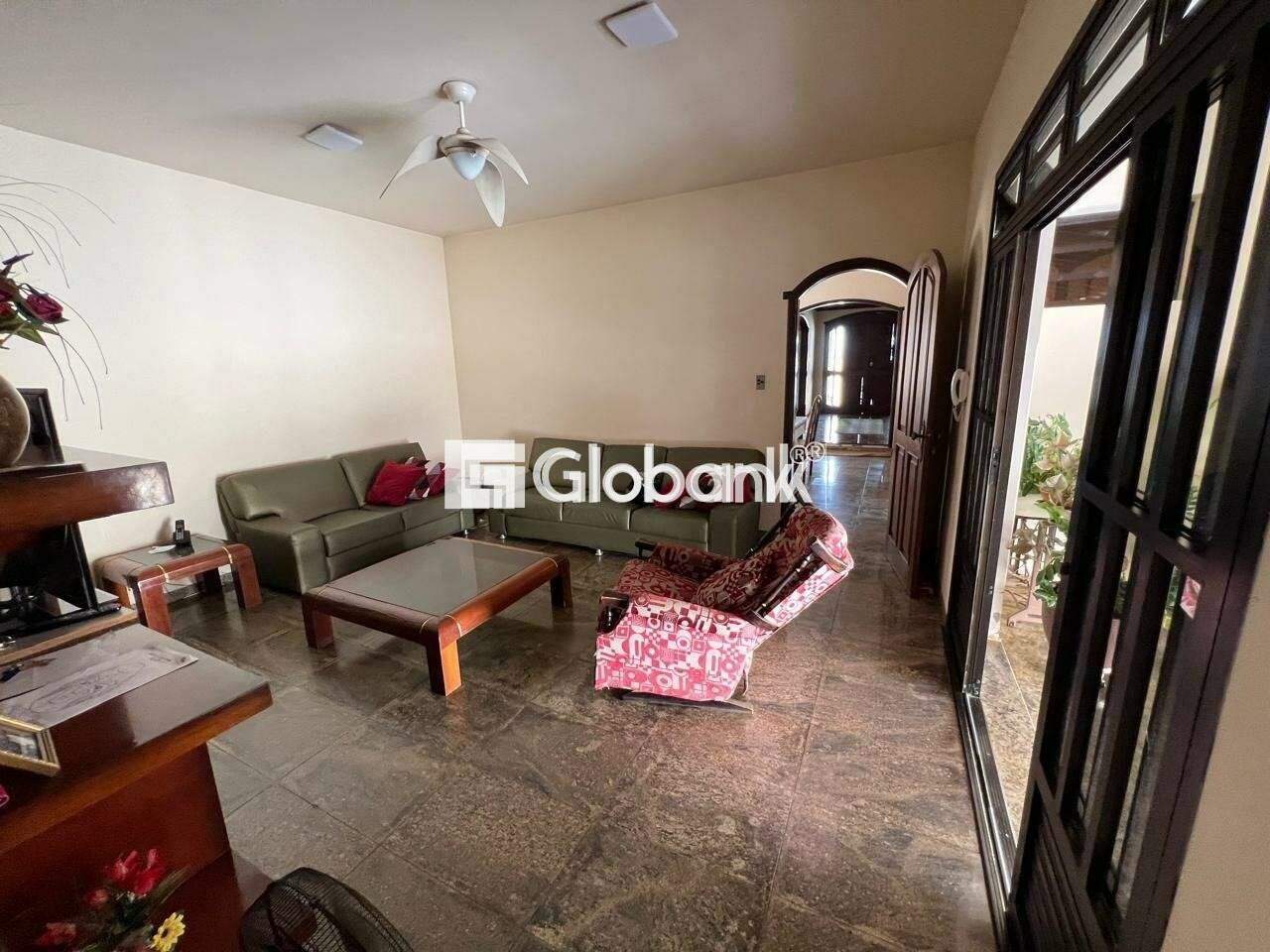 Casa 7 quartos à venda Centro 475m² Montes Claros MG: 