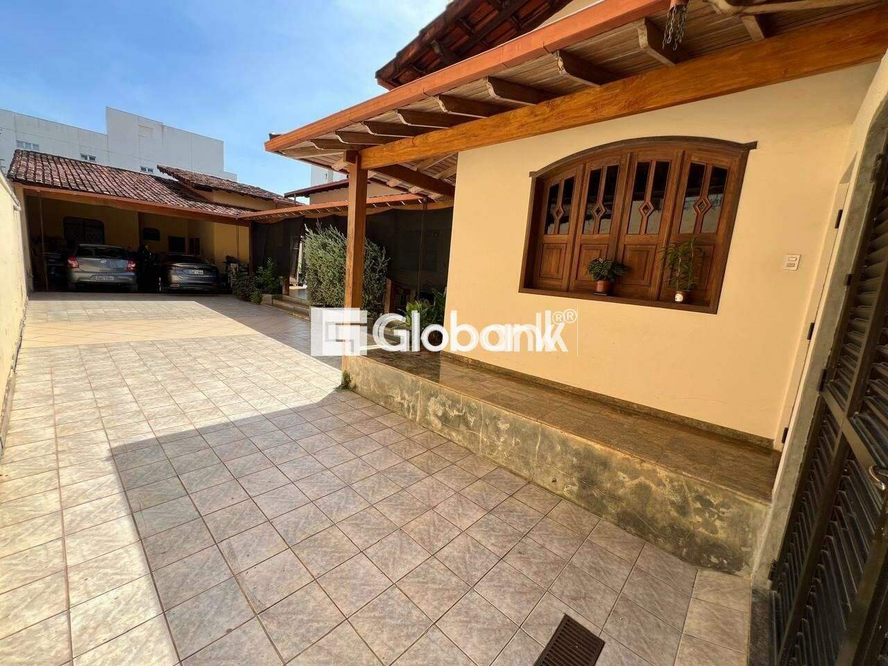 Casa 7 quartos à venda Centro 475m² Montes Claros MG: 