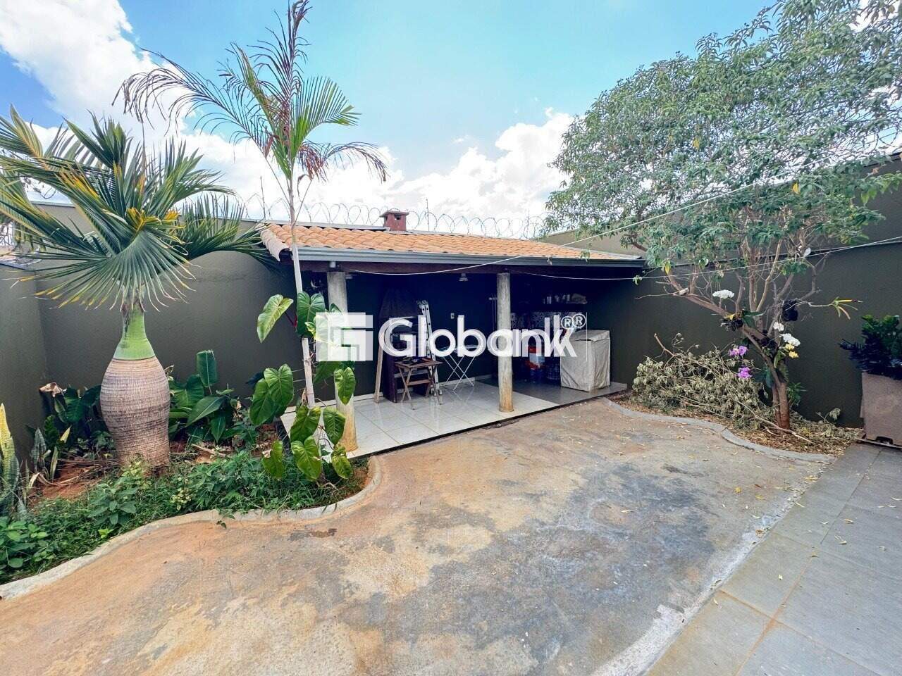 Casa 3 quartos à venda Planalto 95m² Montes Claros MG: 