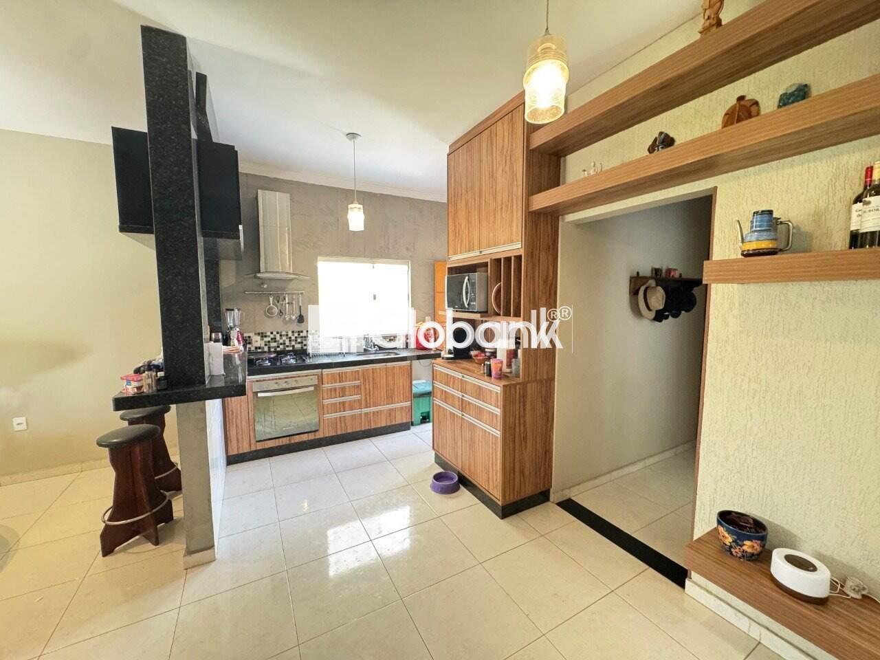 Casa 3 quartos à venda Planalto 95m² Montes Claros MG: 