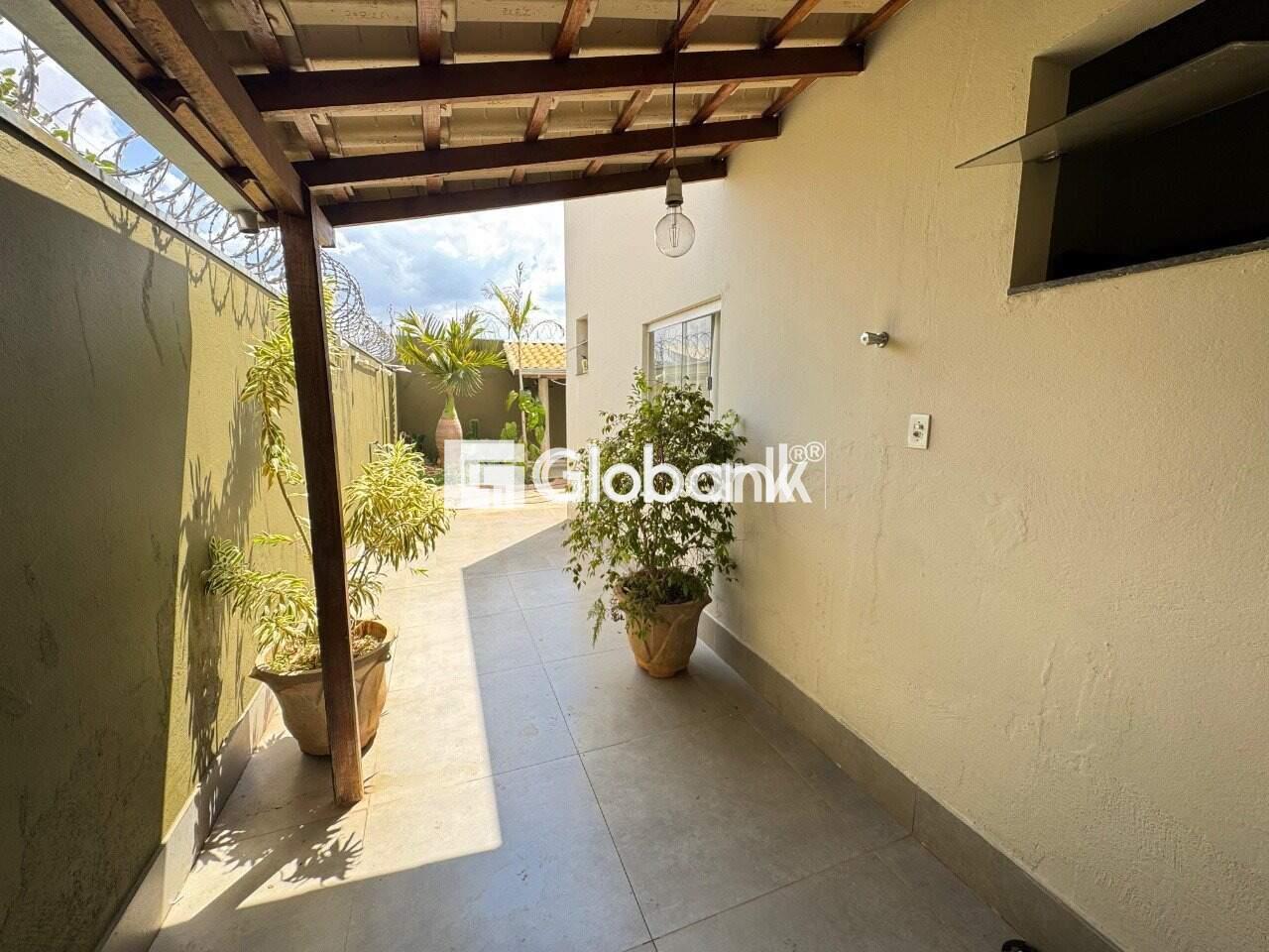 Casa 3 quartos à venda Planalto 95m² Montes Claros MG: 