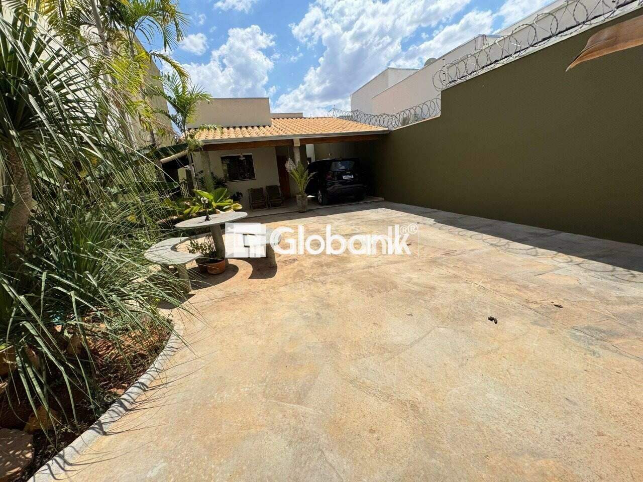 Casa 3 quartos à venda Planalto 95m² Montes Claros MG: 