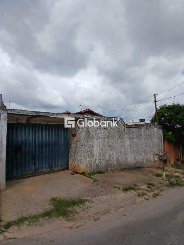 Casa 2 quartos para aluguel Conjunto Joaquim Costa 60m² Montes Claros MG: Fachada