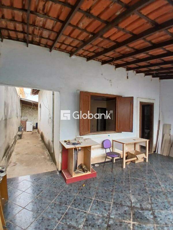 Casa 2 quartos para aluguel Conjunto Joaquim Costa 60m² Montes Claros MG: 