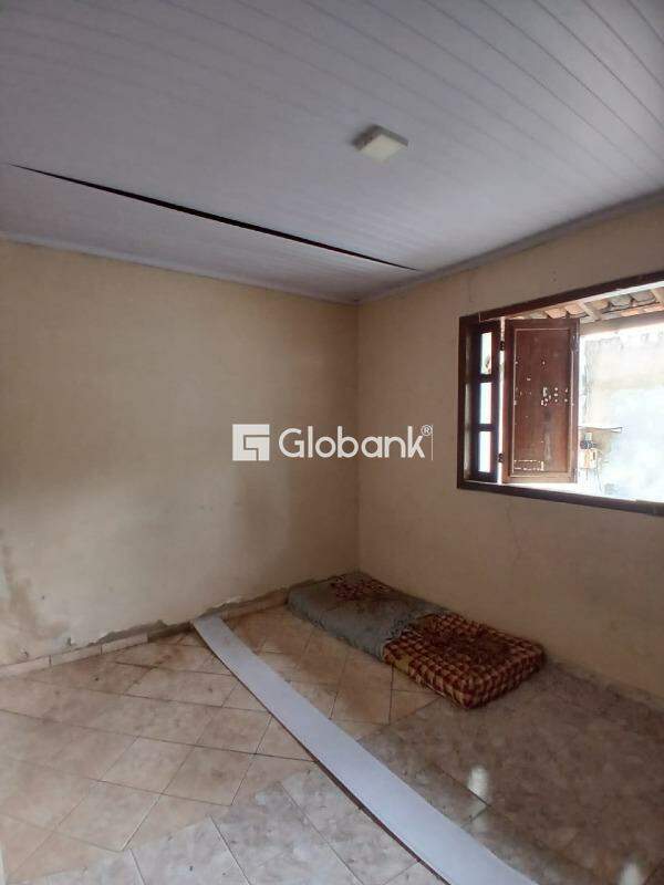Casa 2 quartos para aluguel Conjunto Joaquim Costa 60m² Montes Claros MG: Quarto