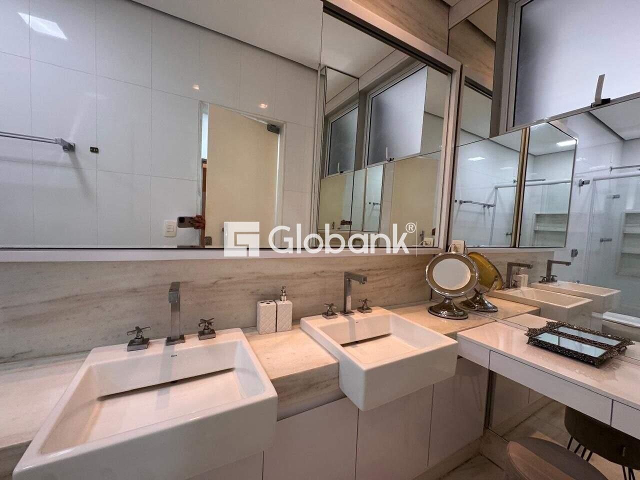 Casa 3 quartos à venda Ibituruna 221m² Montes Claros MG: 