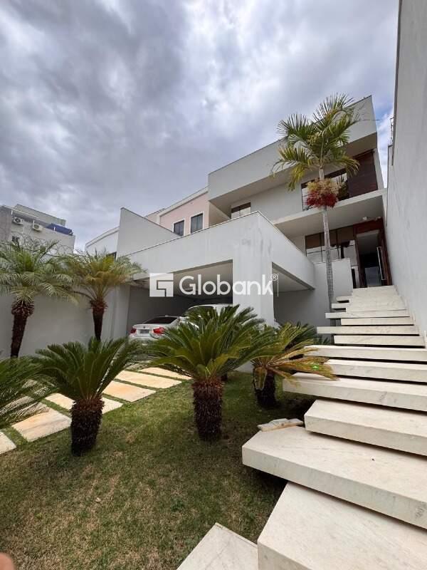 Casa 3 quartos à venda Ibituruna 221m² Montes Claros MG: 