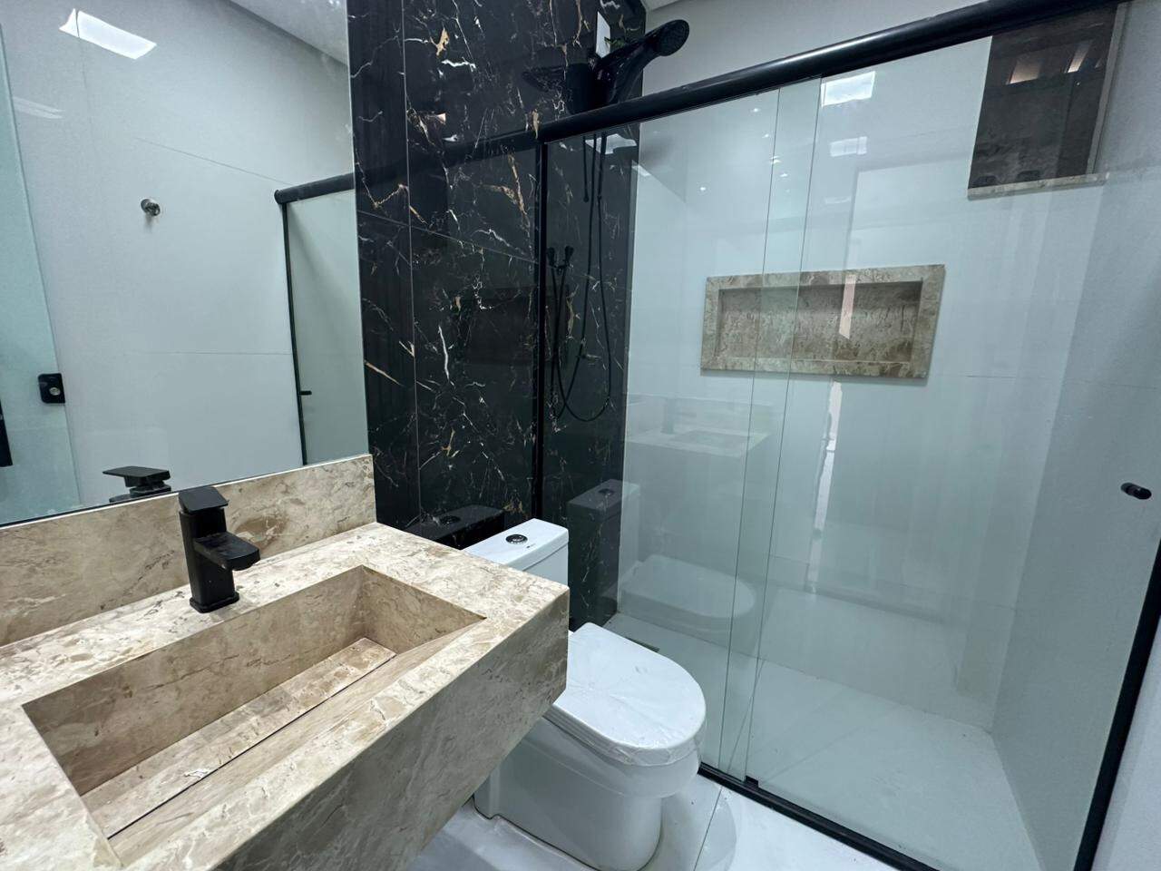 Casa 2 quartos para aluguel Monte Carmelo 80m² Montes Claros MG: Banheiro social