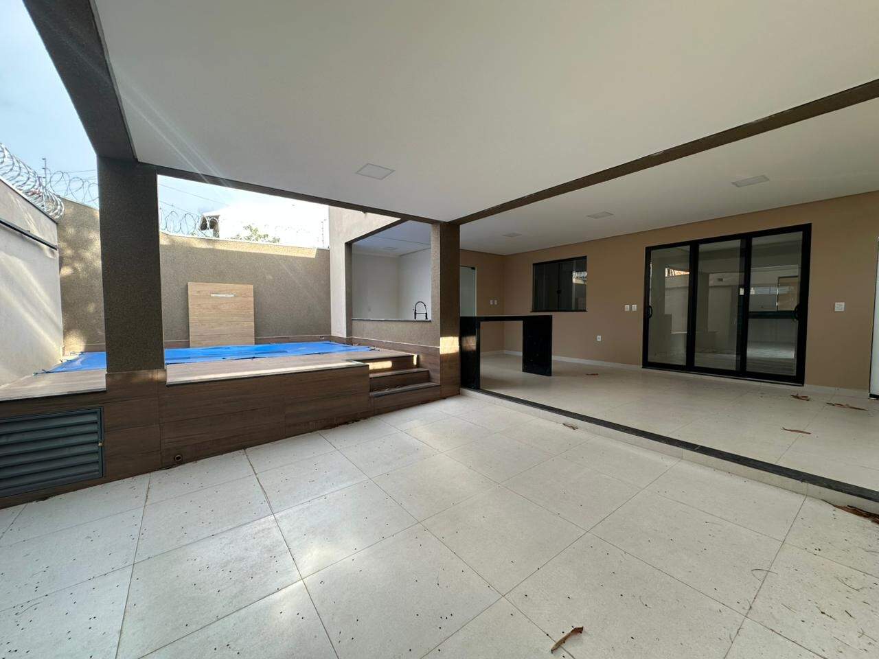 Casa 2 quartos para aluguel Monte Carmelo 80m² Montes Claros MG: Garagem
