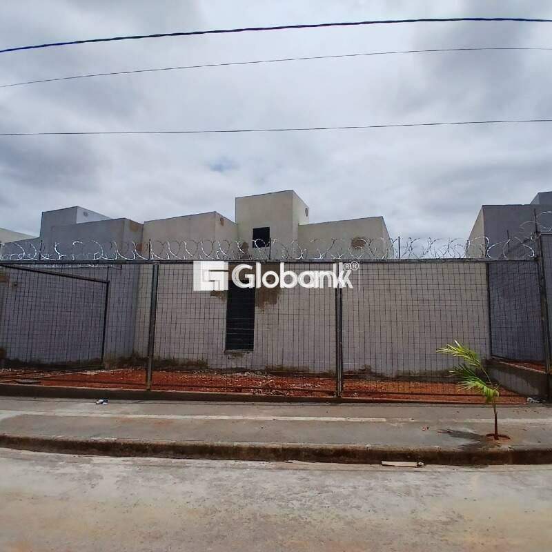 Casa 2 quartos à venda Jardim Olímpico 50m² Montes Claros MG: 
