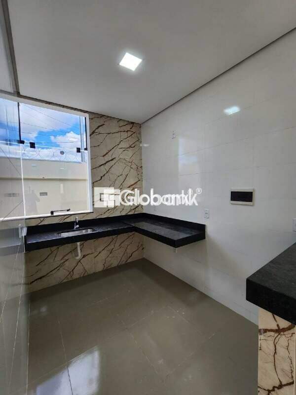 Casa 2 quartos à venda Jardim Olímpico 50m² Montes Claros MG: 