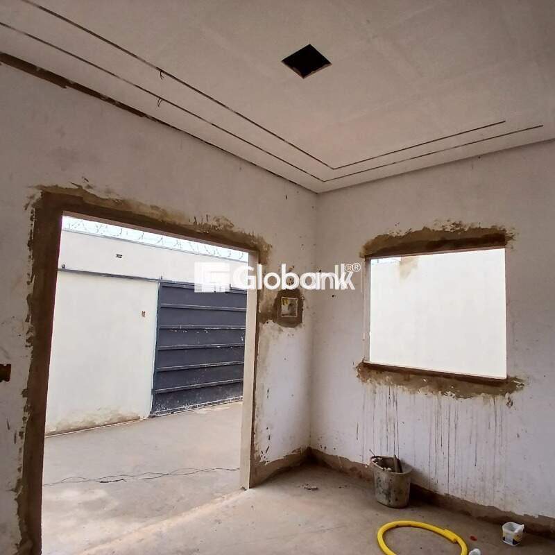 Casa 2 quartos à venda Jardim Olímpico 50m² Montes Claros MG: 